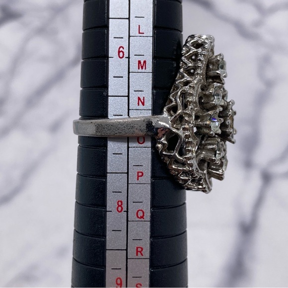 Silver Tone Ring *Missing Rhinestone” Marked “Sarah 14 KT HGE” - Picture 5 of 6